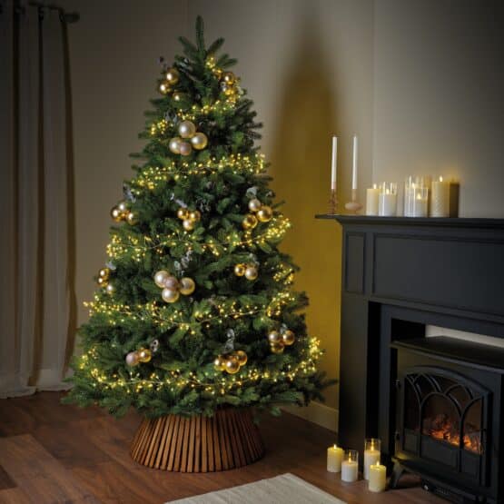 960 MIcro LED twinkle mix warm compact outdoor Christmas tree lights on christmas tree. From Christmasland.ie