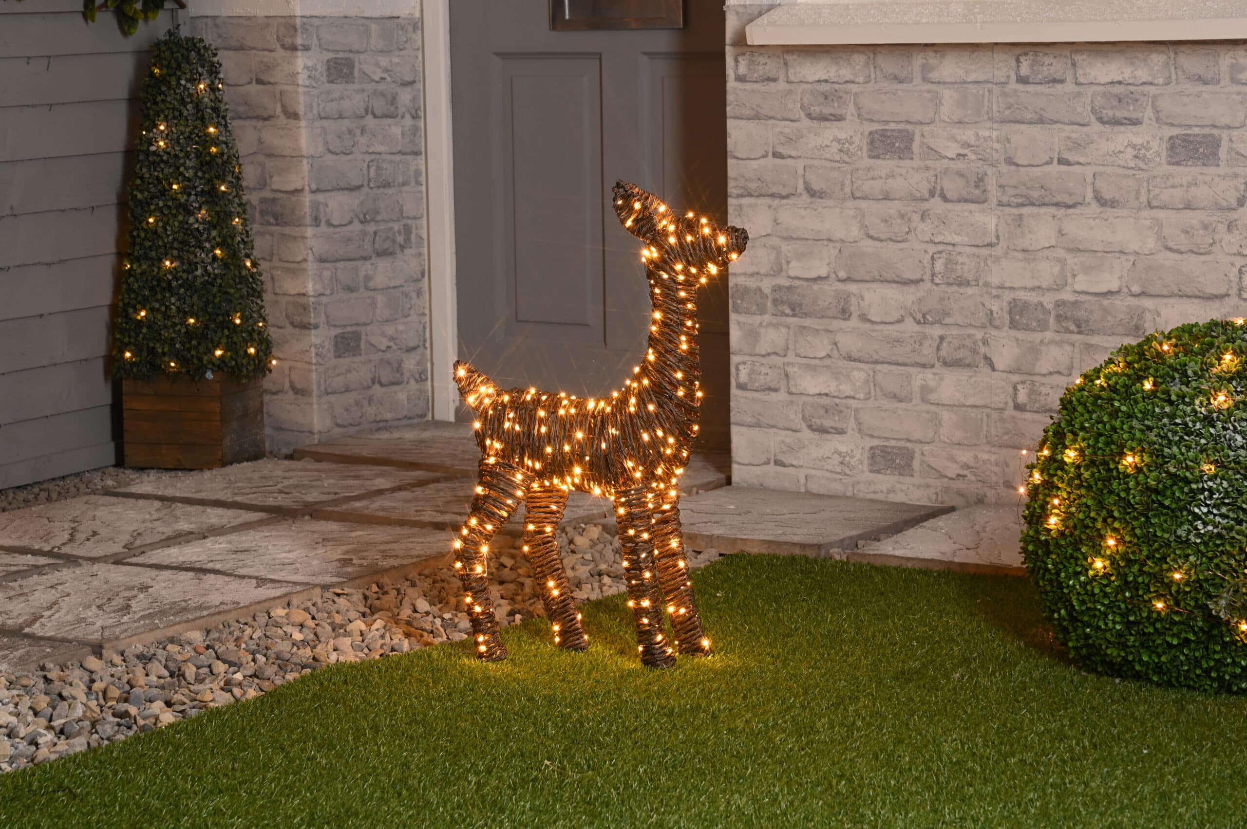 64cm Brown Rattan LED Reindeer – Antique Light