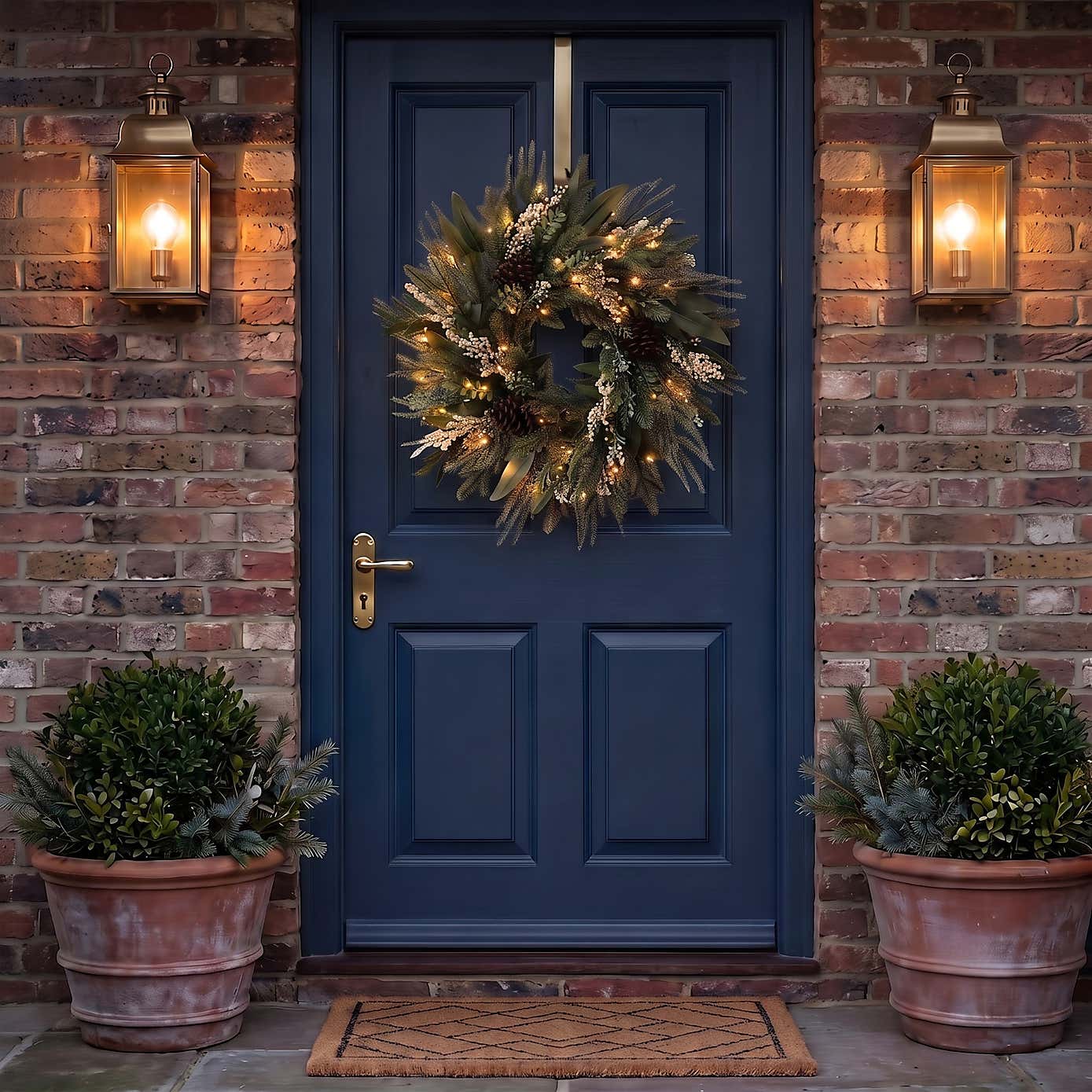 Snowfield Juniper Berry Pre-Lit Christmas Wreath – 66 cm, 50 Warm White LEDs